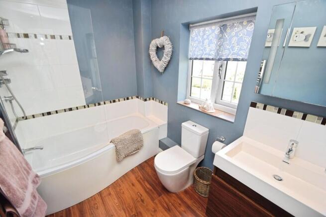 4 bed Detached for sale Image 10