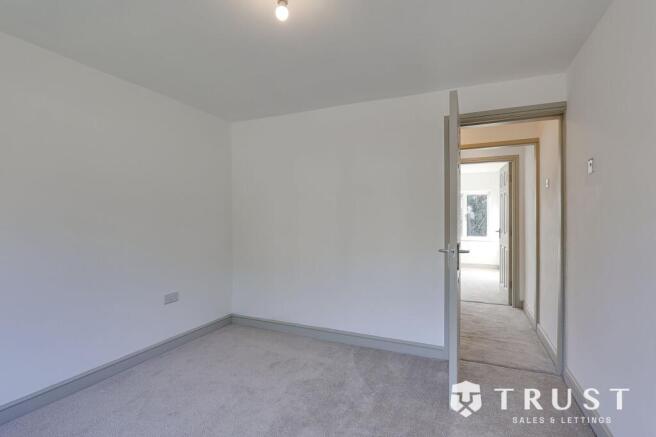 4 bed Semi-Detached to rent Image 12