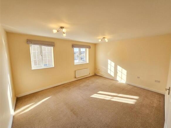 3 bed Town House to rent Image 6