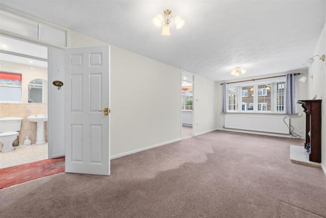 Lounge-Diner to front window.jpg