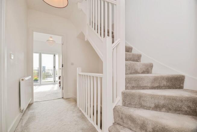4 bed Town House for sale Image 7