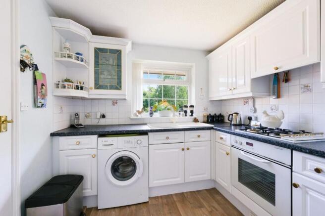 Royal Drive, Epsom, KT18 photo 4