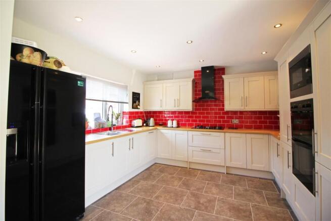 LIVING KITCHEN