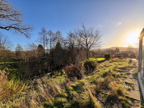 4 bed Detached for sale Image 10