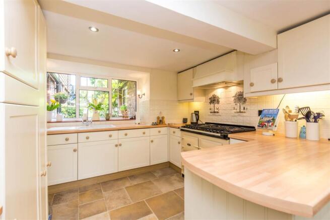 Kitchen 2.jpg