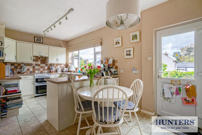 4 bed Semi-Detached for sale Image 5