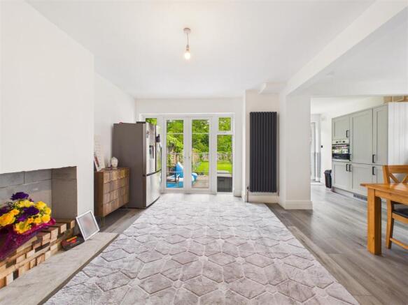 4 bed Semi-Detached for sale Image 4