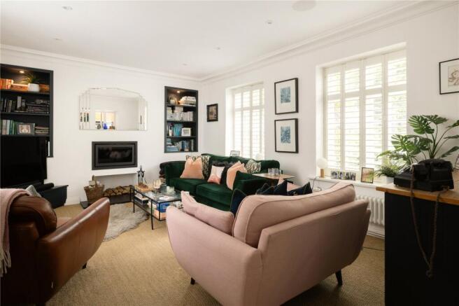 5 bed Link Detached House for sale Image 4