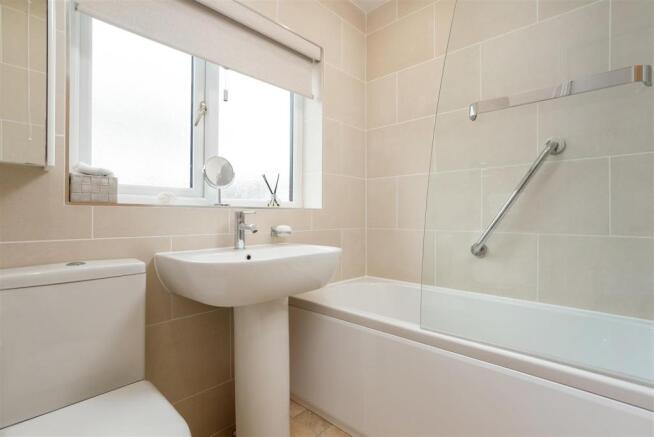 4 Walnut Close-32.jpg