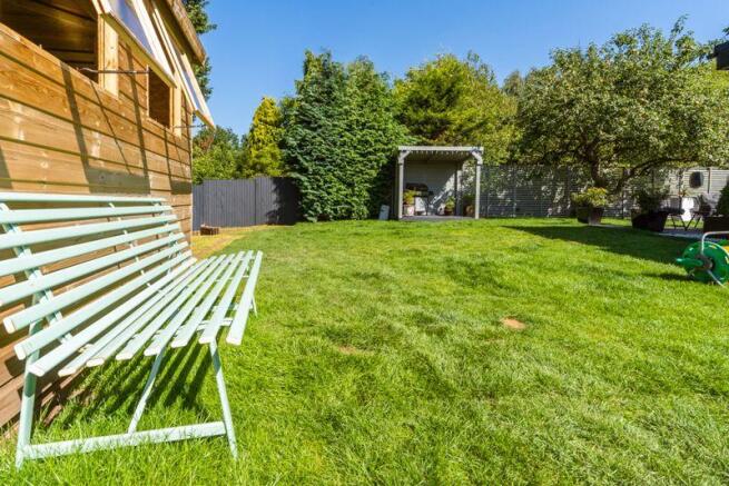 SIDE GARDEN