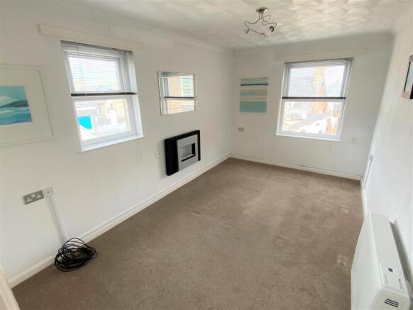 11 Trevanion Court Lounge