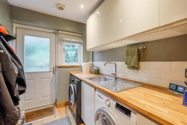 5 bed Detached for sale Image 10