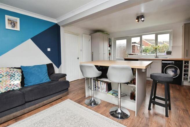 4 bed Semi-Detached for sale Image 8