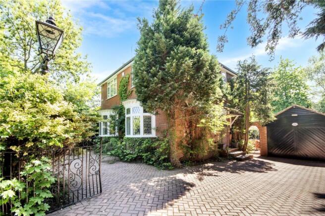 4 bed Detached for sale Image 5