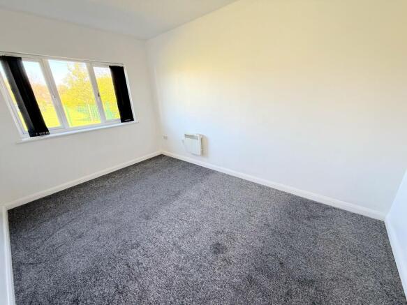 2 bed Flat to rent Image 10