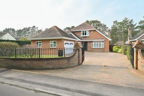 Struan Gardens, Ashley Heath, Ringwood, BH24