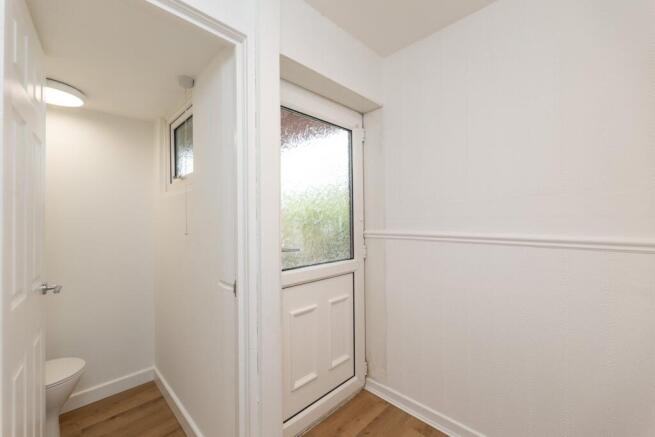 3 bed Semi-Detached to rent Image 7