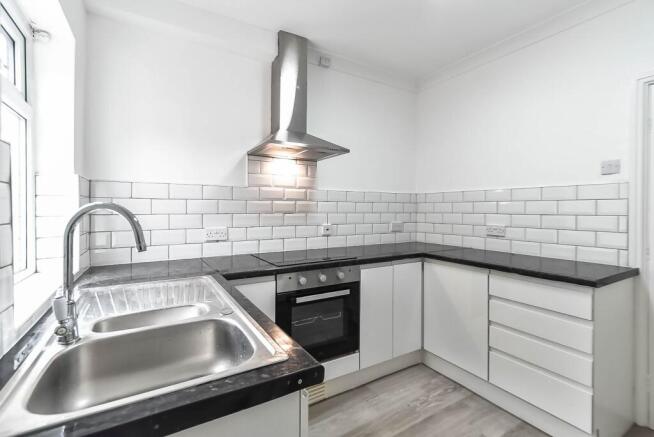 2 bed Terraced to rent Image 5