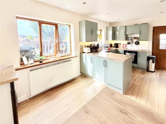 3 bed Semi-Detached for sale Image 7