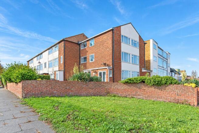 2-bed flat on Leicester Avenue, Cliftonville, Margate, Kent, CT9, £225,000