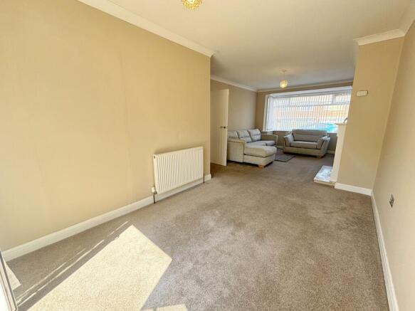 3 bed Semi-Detached to rent Image 8
