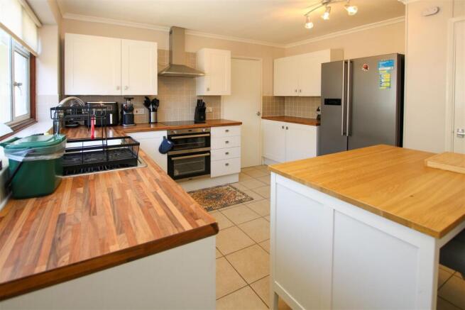 Kitchen 2.JPG