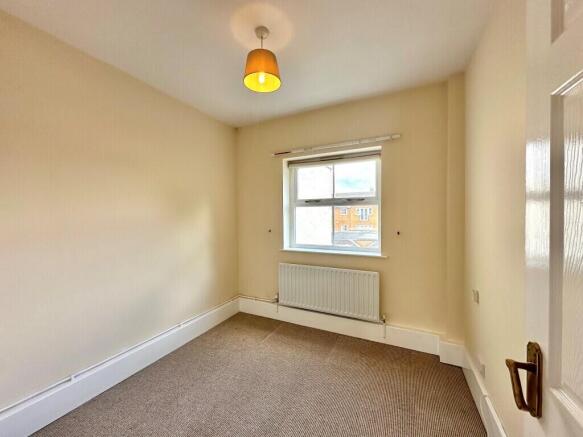 2 bed Apartment to rent Image 4