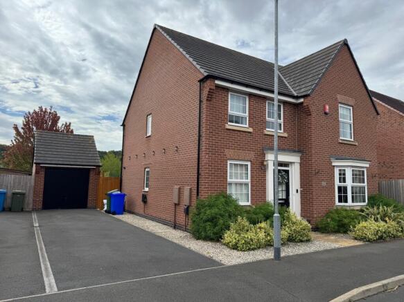4 bed Detached for sale Image 9