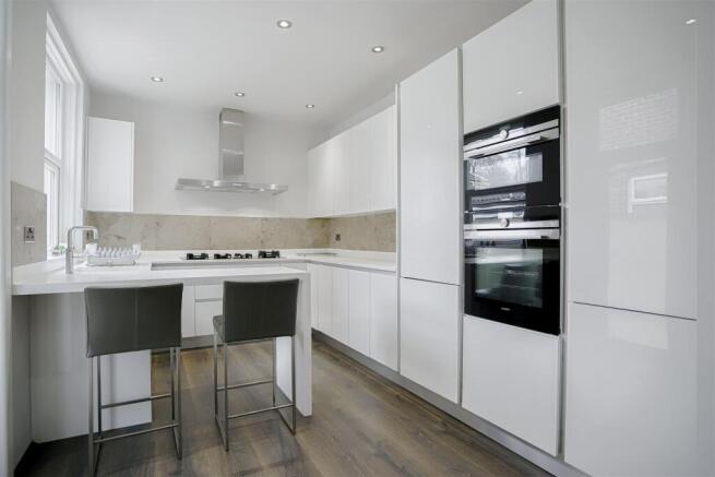 4 bed Terraced for sale Image 4