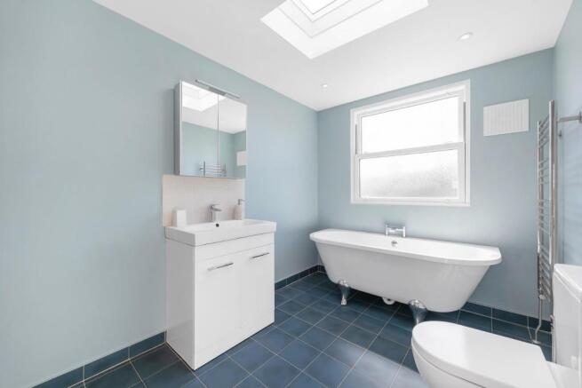 Bathroom (2).jpg