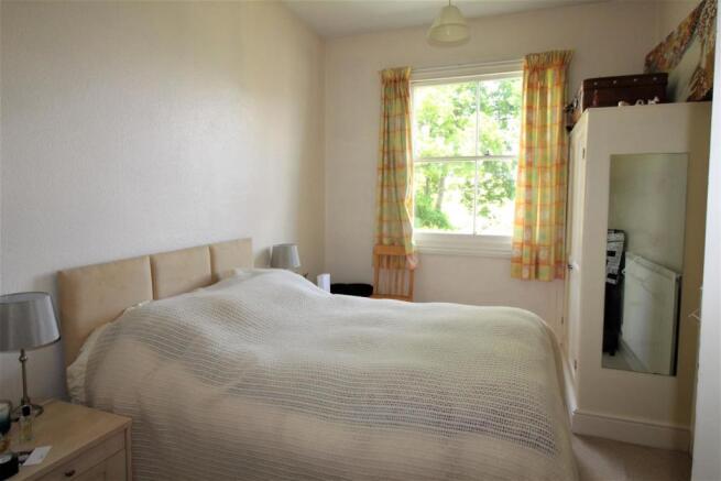 3 Shenstone  - bedroom.JPG