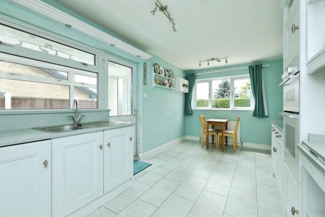 3 bed Detached Bungalow for sale Image 4