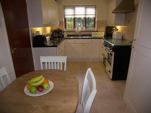 KITCHEN/BREAKFAST