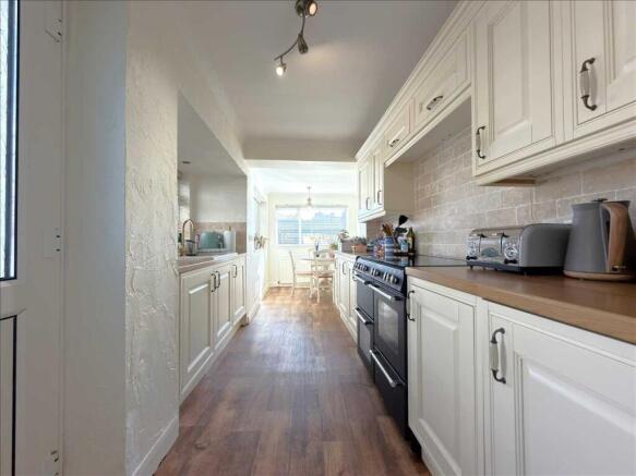 2 bed House for sale Image 11