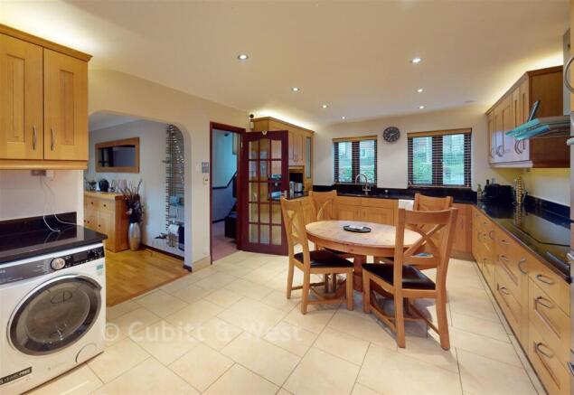 Kitchen/Breakfast Area