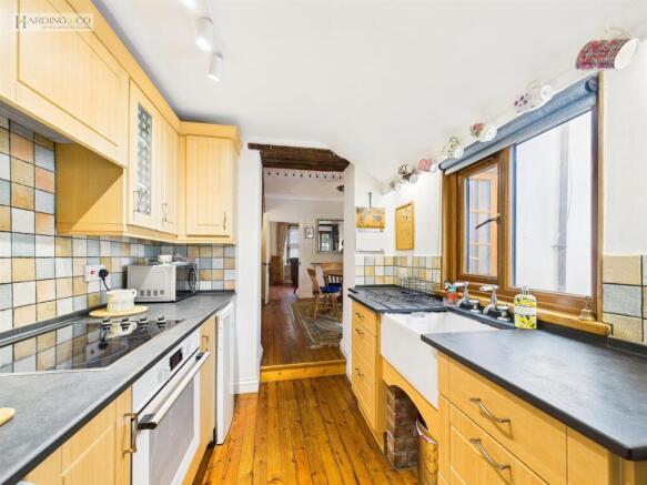 Kitchen (2).jpg