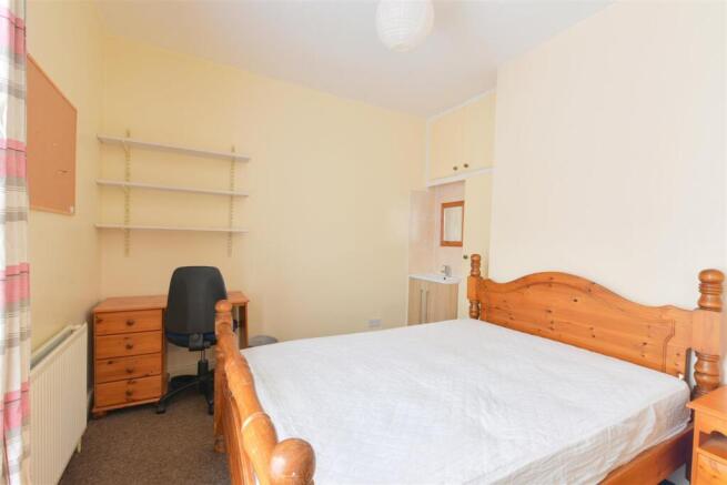 3 bed Terraced to rent Image 6