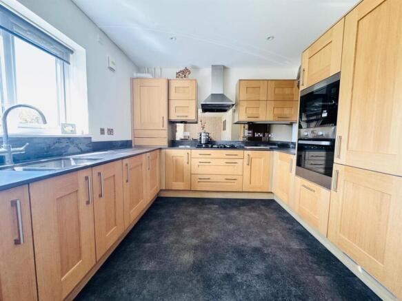 Kitchen Diner Living Area