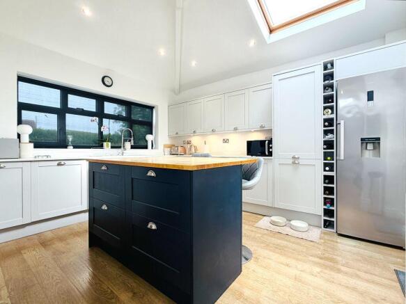 4 bed Semi-Detached for sale Image 10
