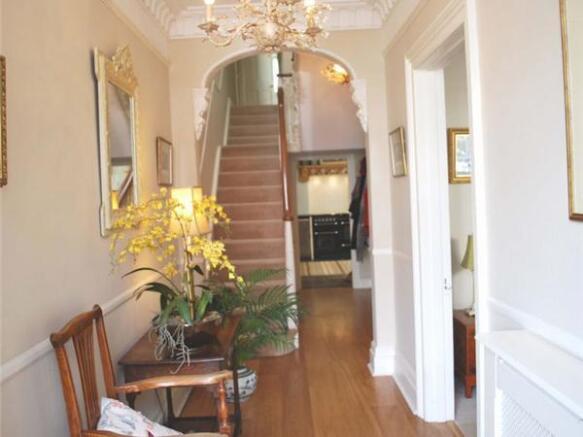 SPACIOUS ENTRANCE