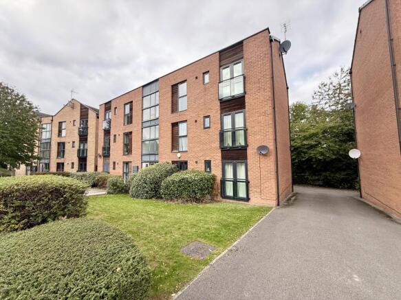 2 bed Apartment to rent Image 8