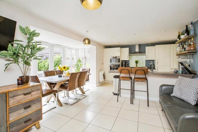 4 bed Detached for sale Image 4