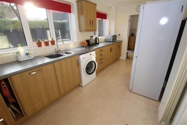 FITTED KITCHEN