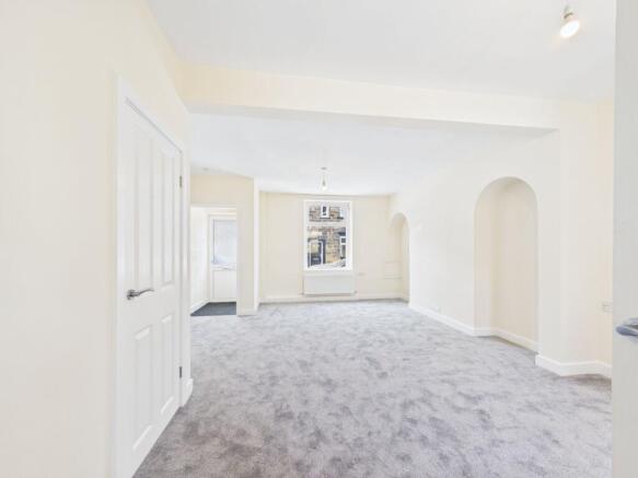 2 bed Terraced to rent Image 4
