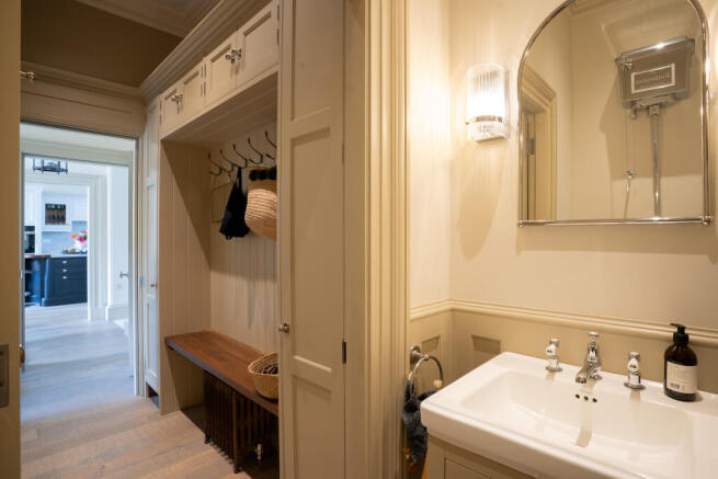 5 bed Detached to rent Image 8