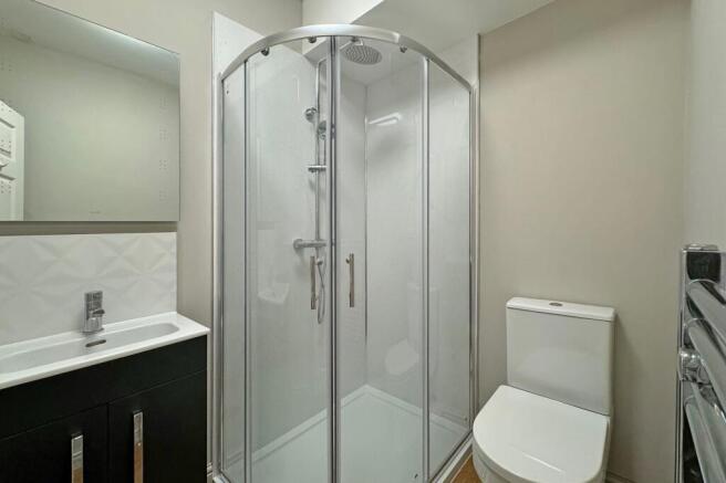 2 bed Semi-Detached to rent Image 11