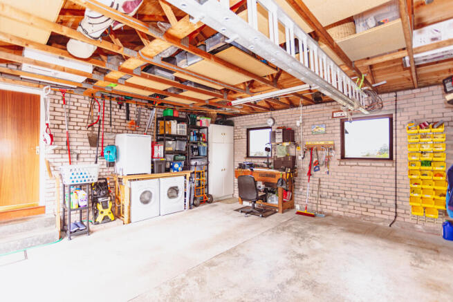 Double Garage/Utility/Workshop