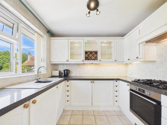 2 bed Semi-Detached Bungalow for sale Image 4