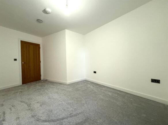 Bedroom pic 3.jpeg