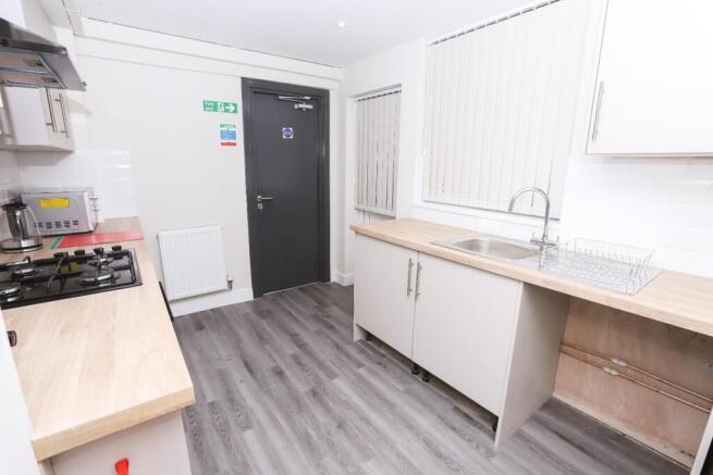 5 bed Terraced to rent Image 6